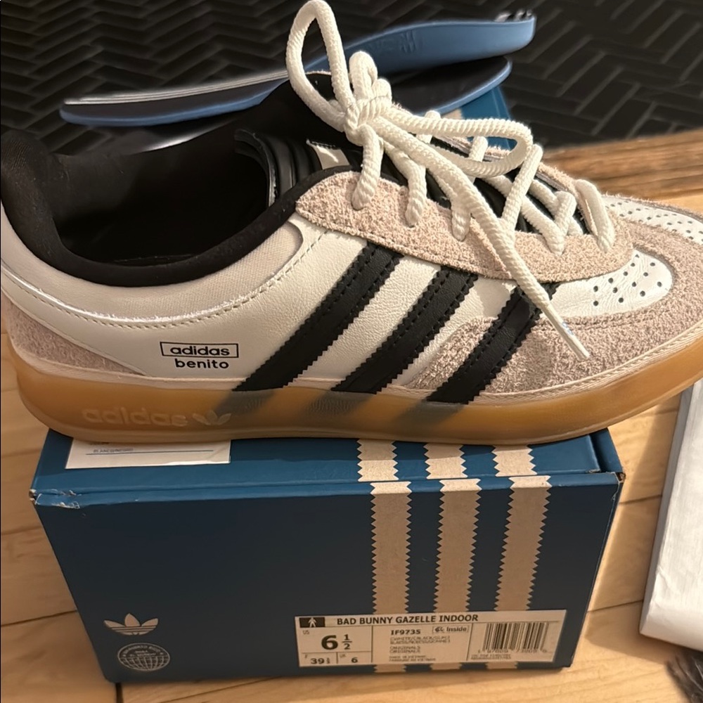 Adidas Limited Edition  Sneakers Classic Design
BAD BUNNY GAZELLE size 6.5M/ 8 W